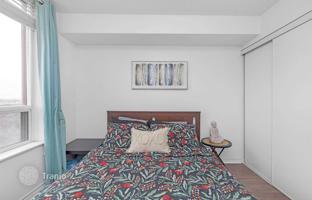 3-bedroom apartment in Etobicoke for C$779,000