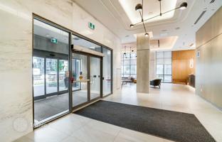 2-bedroom apartment in Etobicoke for C$1,095,000