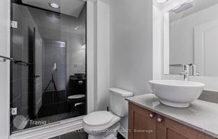 5-bedroom apartment in Lake Shore Boulevard West for C$951,000