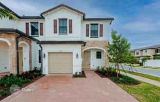 3-bedroom house 150 m² in Hialeah for $558,000