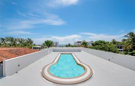 Comfortable villa with a backyard, a terrace, a pool and a garage, Miami Beach, USA for 2,671,000 €