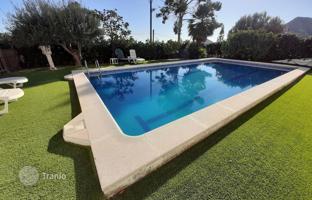 6-bedroom house 465 m² in Barcelona for 995,000 €
