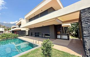 3-bedroom villa 240 m² in Kargicak for 29,708,000 TRY