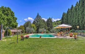 Todi (Perugia) — Umbria — Villa/Building for sale for 650,000 €