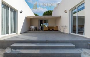 4-bedroom cottage 150 m² in Coral Bay for 850,000 €