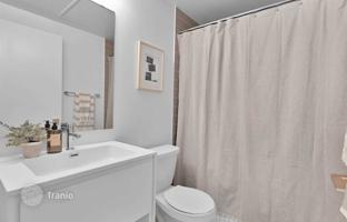 2-bedroom apartment in Wellesley Street East for C$785,000