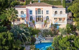 Villa in classic style with a panoramic view of the sea, the peninsula of Cap Ferrat in Villefranche sur Mer for 6,500,000 €