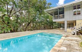 Cozy villa with a private dock, a swimming pool, a garage, a terrace and views of the bay, Key Biscayne, USA for $5,400,000