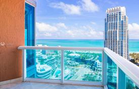 Comfortable flat with ocean views in a residence on the first line of the beach, Miami Beach, Florida, USA for $2,150,000