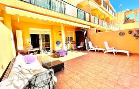 Two-bedroom apartment with a parking space in Adeje, Tenerife, Spain for 220,000 €