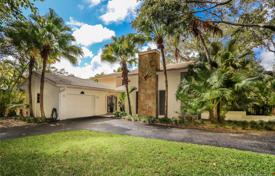 Two-story villa with a pool, a garage and a terrace, Coral Gables, USA for $1,125,000
