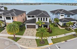 4-bedroom house 328 m² in Miami Lakes for $1,085,000