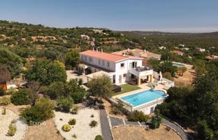 4-room villa 218 m² in Loule for 925,000 €