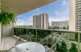 6-bedroom apartment in Etobicoke for C$905,000