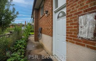 9-bedroom townhouse in North York for C$1,140,000
