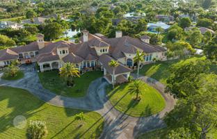 10-bedroom house 2,029 m² in Weston for $7,395,000