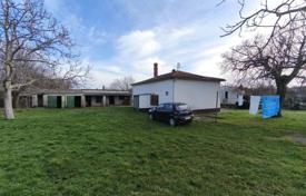 ISTRIA, BARBAN – HOUSE WITH AN AUXILIARY BUILDING AND SPACIOUS LAND IN MIRNI ŠAJINE for 275,000 €