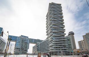 5-bedroom apartment in Queens Quay East for C$996,000