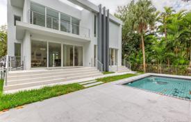 New villa with a backyard, a swimming pool, terraces and a garage, Miami Beach, USA for $2,690,000