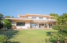 Two-storey villa with access to a sandy beach, Tarragona, Costa Dorada, Spain for 4,500 € per week