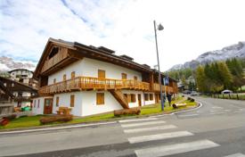 Apartment – Cortina d'Ampezzo, Veneto, Italy for 1,677,000 €