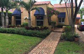 Comfortable cottage with a backyard, a seating area, a garden and a parking, Coral Gables, USA for $740,000