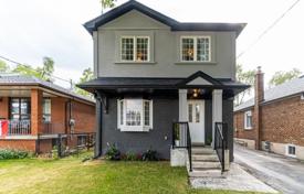Townhome – Etobicoke, Toronto, Ontario,  Canada for C$1,674,000