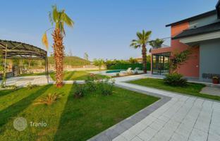 Villa in Mont Boron. Price on request
