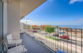 Two-bedroom penthouse in a prestigious complex, Adeje, Tenerife, Spain for 406,000 €