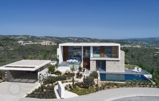 3-bedroom villa 200 m² in Tsada for 2,160,000 €