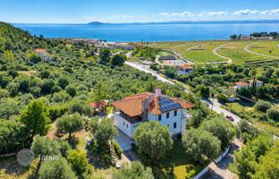 5-bedroom villa 305 m² in Nikiti for 980,000 €