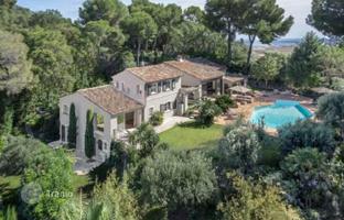 Renovated Mediterranean villa with a pool in Mougins, Côte d'Azur, France for 3,290,000 €