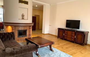 4-room apartment 169 m² in Central District for 470,000 €