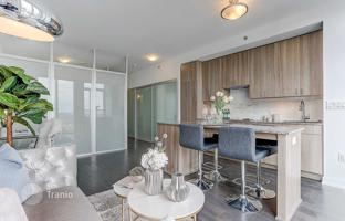 4-bedroom apartment in University Avenue for C$897,000