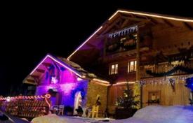 Chalet with a hamam and a jacuzzi near ski lifts, Vars, France for 7,900 € per week