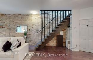 10-bedroom townhouse in Old Toronto for C$2,077,000