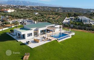 5-bedroom villa 300 m² in Kalathas for 2,600,000 €