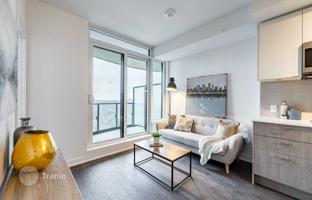 2-bedroom apartment in Lake Shore Boulevard West for C$918,000