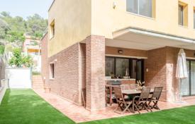 Terraced house – Castelldefels, Catalonia, Spain for 830,000 €
