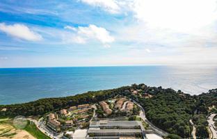 Bright townhouse with a garden and parking, 250 m from the sea, Lloret de Mar, Costa Brava, Spain for 592,000 €