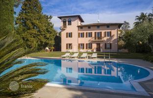 Exclusive prestigious villa with a swimming pool and a private jetty on Lake Garda, Sirmoine, Italy for 5,500,000 €