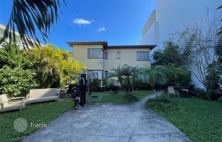 2-bedroom apartments in condo 93 m² in Miami Beach for $475,000