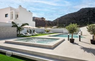 2-bedroom townhouse 142 m² in Cox for 245,000 €