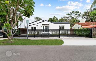 4-bedroom house 203 m² in Miami for $1,450,000