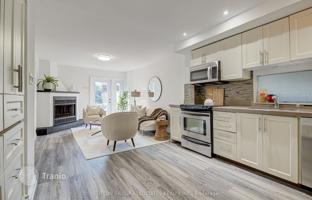 10-bedroom townhouse in Manning Avenue for C$2,274,000