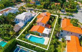 Luxury villa with a backyard, a swimming pool, a garage and a terrace, Miami Beach, USA for $2,400,000