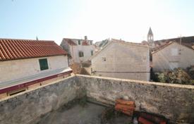 Stone house at 100 meters from the sea, in the center of Trogir, Croatia for 383,000 €