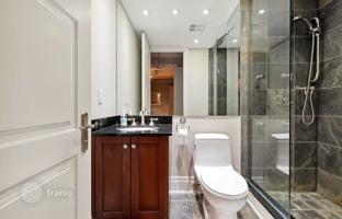 2-bedroom apartment in Lake Shore Boulevard West for C$1,171,000