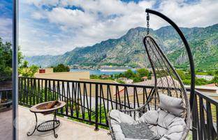 4-bedroom cottage 120 m² in Kotor city for 600,000 €