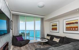 Furnished flat with ocean views in a residence on the first line of the beach, Sunny Isles Beach, USA for $940,000